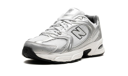 530 'Grey Matter Silver Metallic'