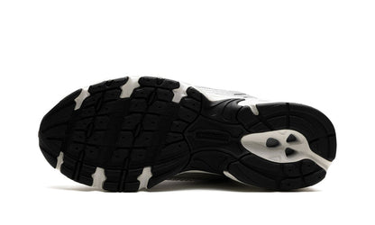530 'Grey Matter Silver Metallic'