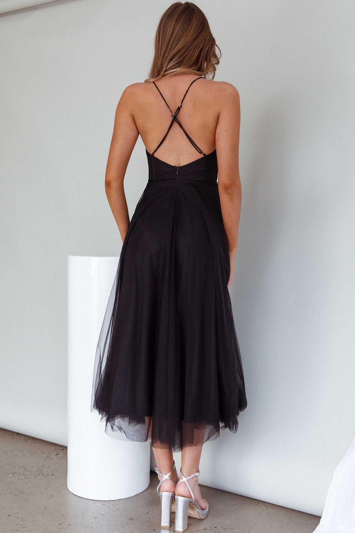 Smitten Sweetheart Neckline Chiffon Midi Dress Black