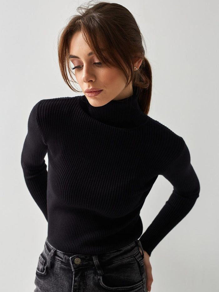 BLACK TURTLE NECK