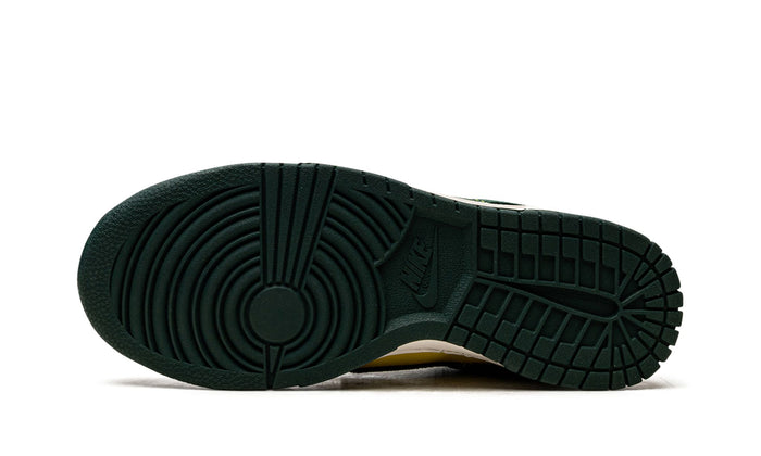 WMNS Dunk Low SE Noble Green